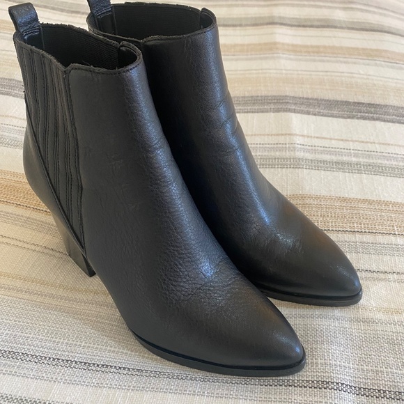 Marc Fisher LTD Alva Pointy Toe Bootie Black - Size 7 - Picture 9 of 14